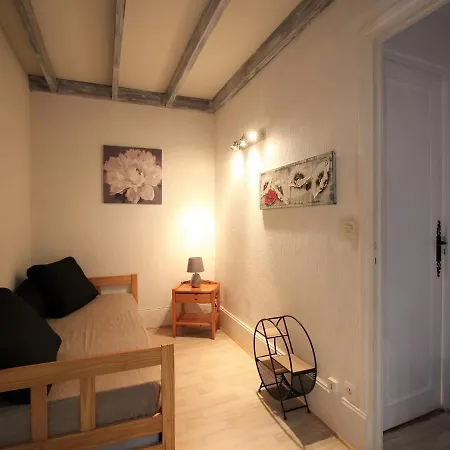 T2 En Hyper Centre, Proche Thermes, Equipe Avec Balcon - Fr-1-608-208